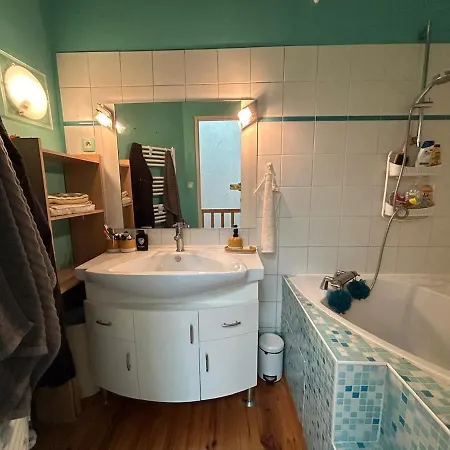 Duplex Spacieux 5p Avec Bar Et Garage Apartment