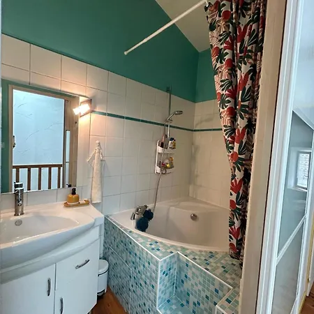 Duplex Spacieux 5p Avec Bar Et Garage Apartment *