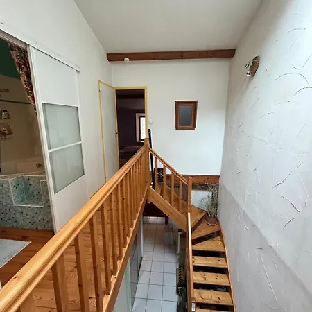 Duplex Spacieux 5p Avec Bar Et Garage Apartment